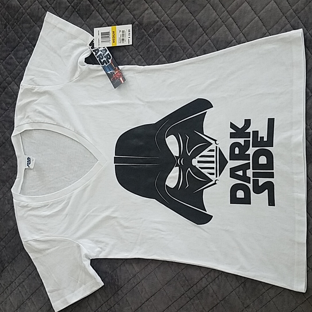🆕️STARWARS women's M tee white tshirt